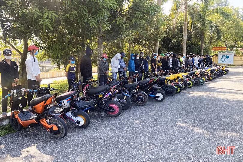 Học sinh Hà Tĩnh điều khiển xe máy điện: Hiểm họa khó lường...