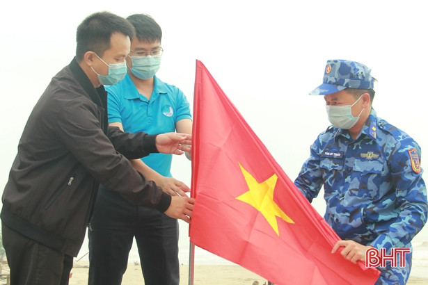 Cảnh sát biển, BĐBP hỗ trợ người dân Nghi Xuân ra khơi bám biển, xây dựng nông thôn mới