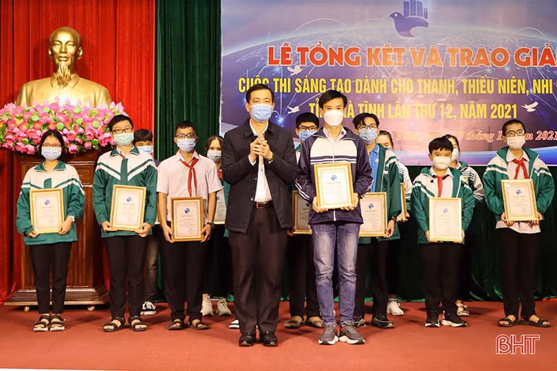 Trao thưởng 27 đề tài, giải pháp tham gia thi sáng tạo cấp tỉnh Hà Tĩnh