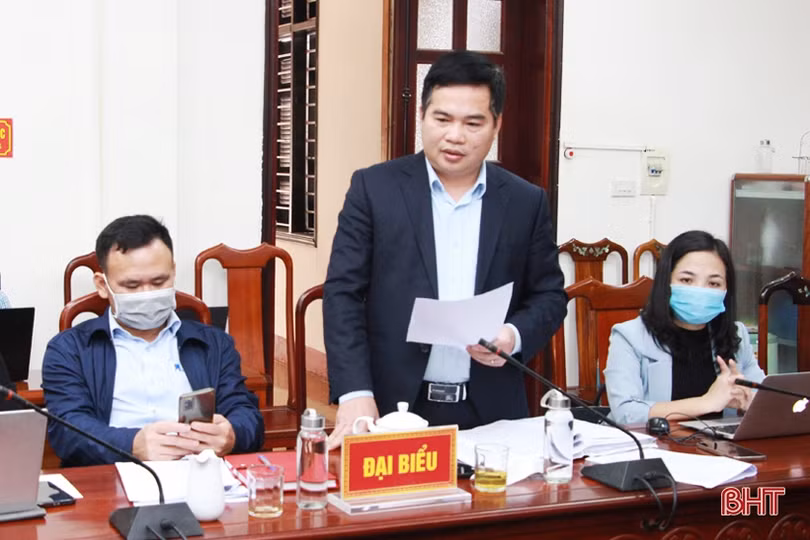 Các tổ đại biểu HĐND tỉnh Hà Tĩnh thảo luận, góp ý trước Kỳ họp thứ 4