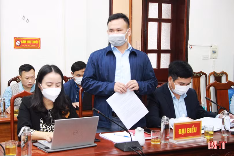 Các tổ đại biểu HĐND tỉnh Hà Tĩnh thảo luận, góp ý trước Kỳ họp thứ 4