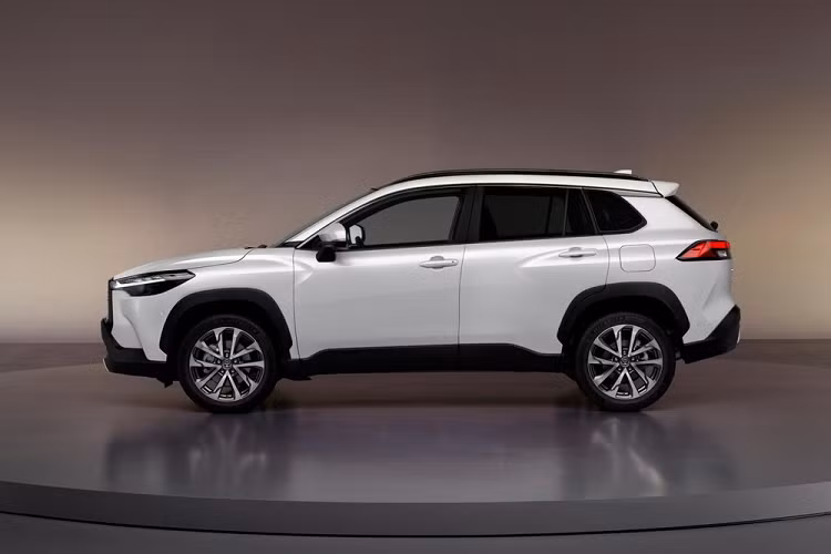 Toyota Corolla Cross 2022 ra mắt, trang bị tốt hơn