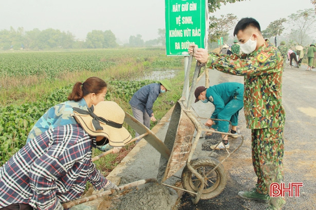 Cảnh sát biển, BĐBP hỗ trợ người dân Nghi Xuân ra khơi bám biển, xây dựng nông thôn mới