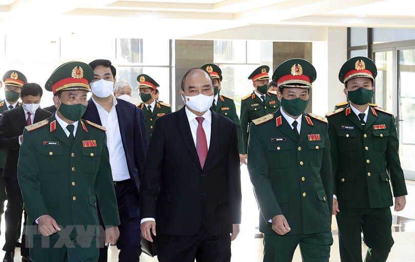 Chủ tịch nước Nguyễn Xuân Phúc thăm, làm việc tại Quân khu 4