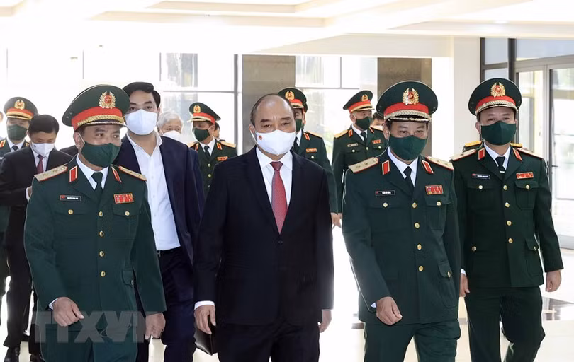 Chủ tịch nước Nguyễn Xuân Phúc thăm, làm việc tại Quân khu 4