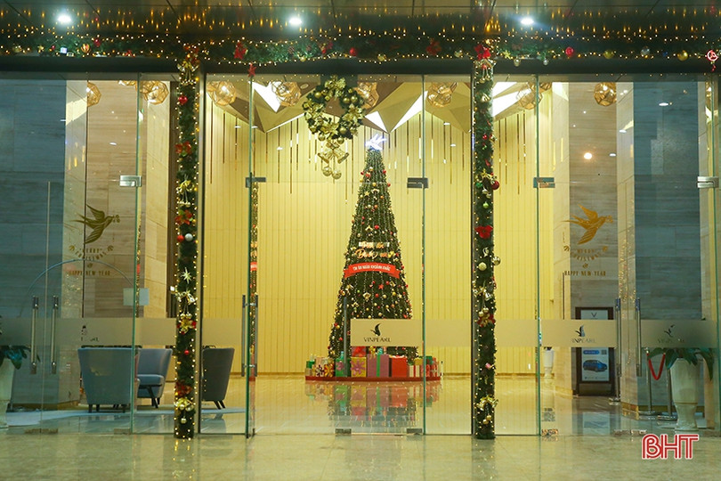 Thành phố Hà Tĩnh lung linh sắc màu đón Giáng sinh 