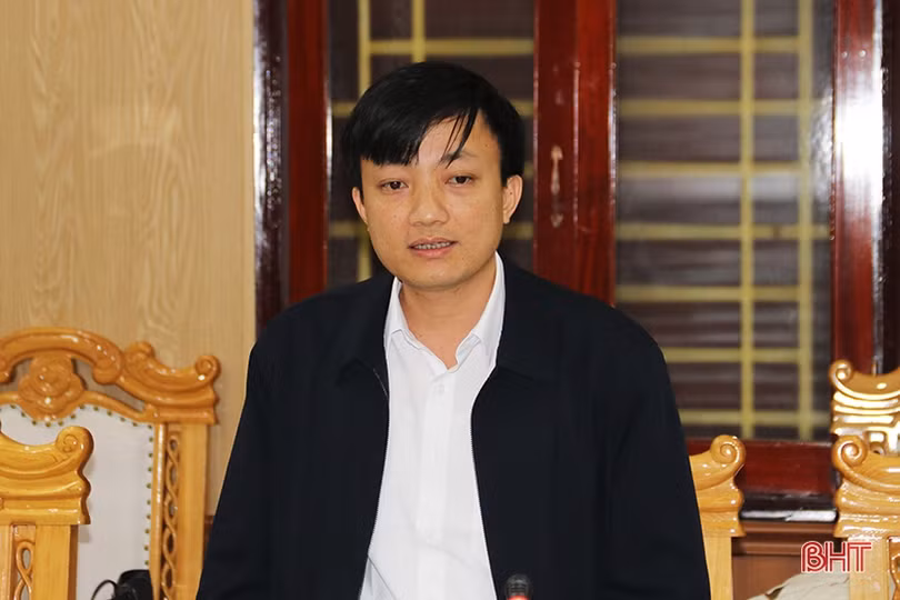 Các tổ đại biểu HĐND tỉnh Hà Tĩnh thảo luận, góp ý trước Kỳ họp thứ 4