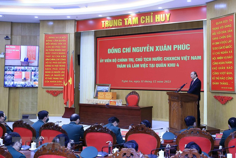 Chủ tịch nước Nguyễn Xuân Phúc thăm, làm việc tại Quân khu 4