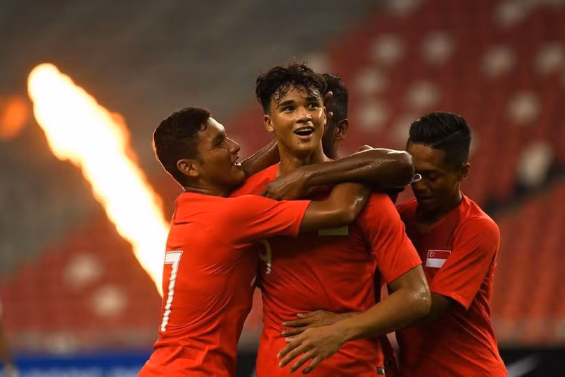 Chủ nhà Singapore đè bẹp Myanmar