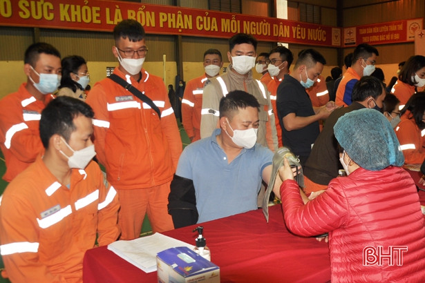 Hưởng ứng “Tuần lễ hồng EVN”, Điện lực Hà Tĩnh hiến tặng 131 đơn vị máu