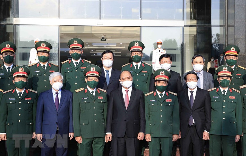 Chủ tịch nước Nguyễn Xuân Phúc thăm, làm việc tại Quân khu 4