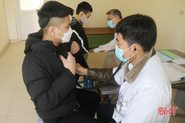 Hơn 400 thanh niên Nghi Xuân tham gia khám nghĩa vụ quân sự