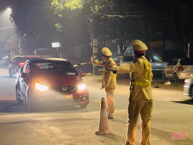 Hà Tĩnh: Giữa mùa dịch, nhiều tài xế vẫn vi phạm nồng độ cồn khi tham gia giao thông