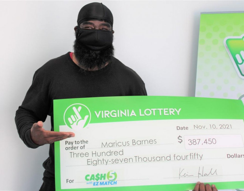 Suýt vứt vé số trúng hơn 387.000 USD