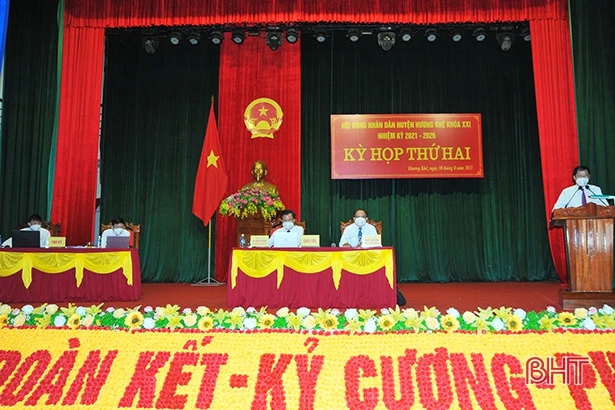 Hương Khê thông qua một số chính sách về giáo dục, nông nghiệp