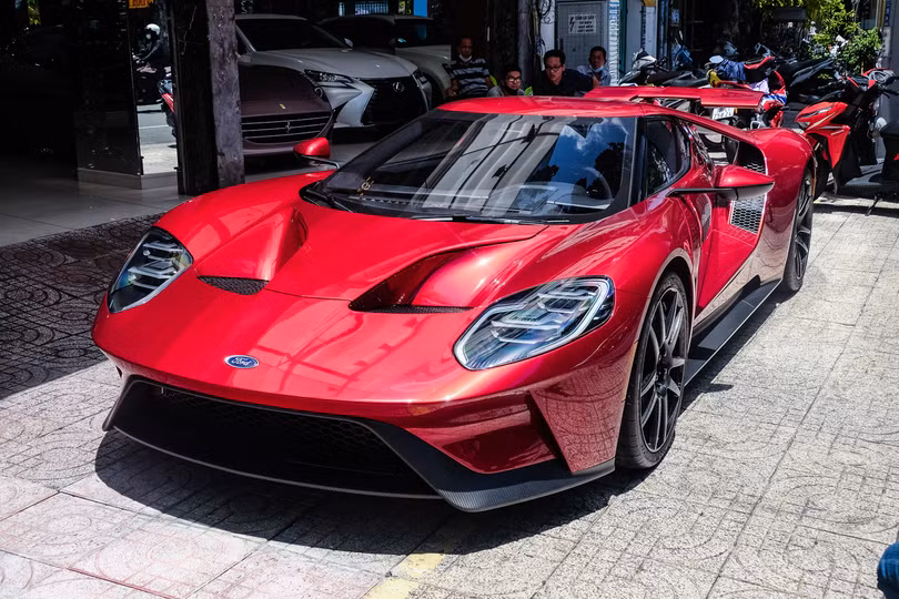 Những mẫu ôtô giá 50-100 tỷ đồng tại Việt Nam