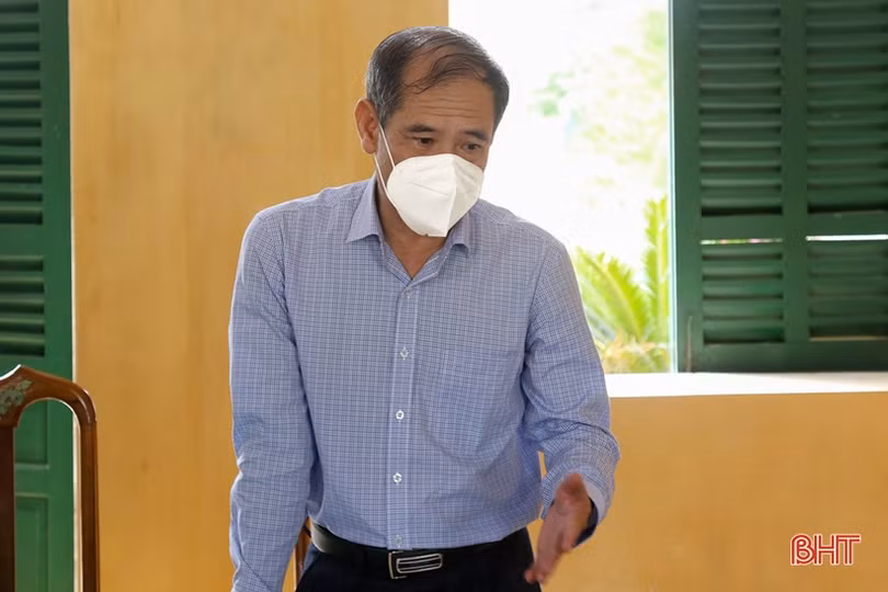 Lộc Hà, Cẩm Xuyên cần siết chặt hơn nữa công tác phòng, chống dịch tại cảng cá, bến cá