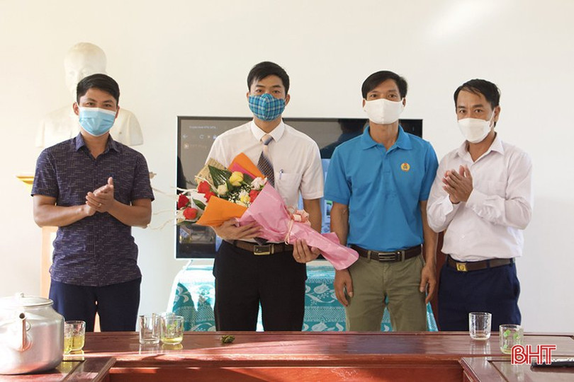 Các địa phương ở Hà Tĩnh khai giảng năm học mới 2021 - 2022 qua màn hình tivi ảnh 34 Các địa phương ở Hà Tĩnh khai giảng năm học mới 2021 - 2022 qua màn hình tivi