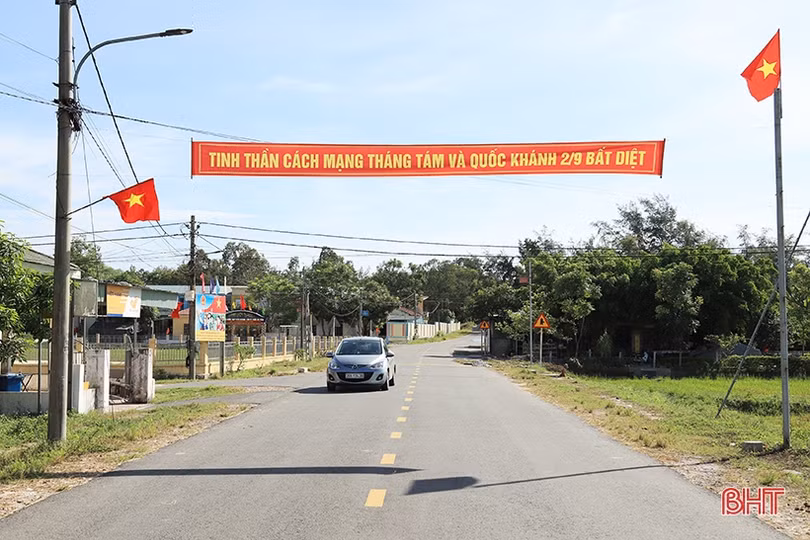 Người dân Hà Tĩnh phấn khởi làm nông thôn mới trong kỳ nghỉ lễ