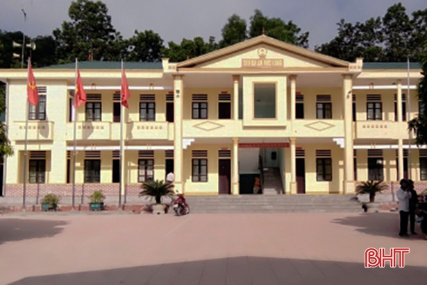 Hà Tĩnh: Tạm đình chỉ công tác Phó Chủ tịch UBND xã vì ký giấy xác nhận cho công dân ở vùng dịch về quê