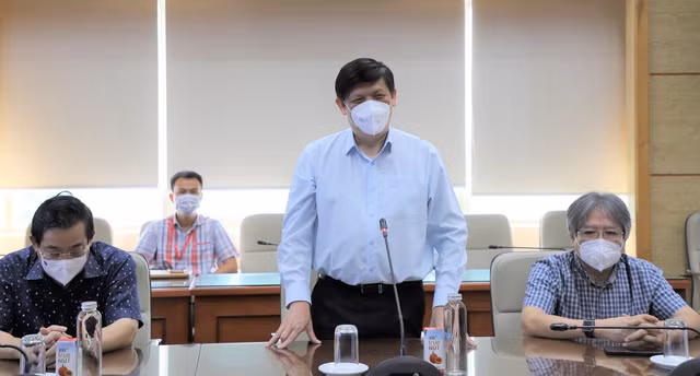 Bộ Y tế tiếp nhận 34 máy thở phục vụ hồi sức tích cực bệnh nhân COVID-19 nặng