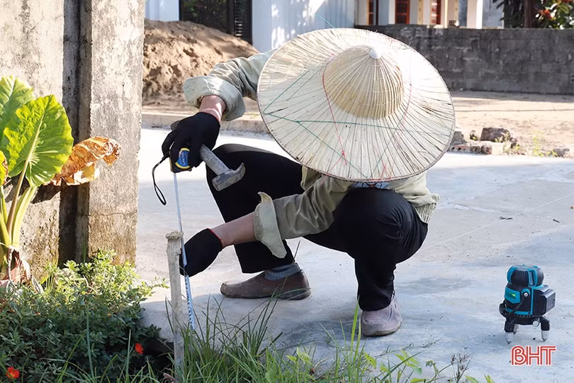 Người dân Hà Tĩnh phấn khởi làm nông thôn mới trong kỳ nghỉ lễ