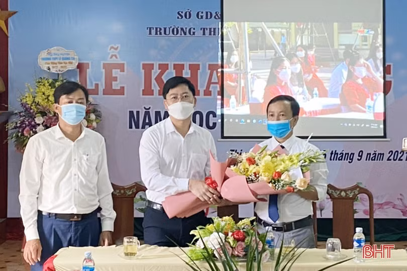 Các địa phương ở Hà Tĩnh khai giảng năm học mới 2021 - 2022 qua màn hình tivi