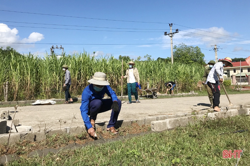 Người dân Hà Tĩnh phấn khởi làm nông thôn mới trong kỳ nghỉ lễ ảnh 14 Người dân Hà Tĩnh phấn khởi làm nông thôn mới trong kỳ nghỉ lễ