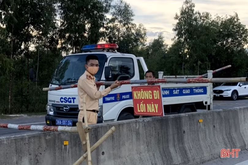Tháo dỡ toàn bộ chốt phong tỏa, phương tiện ra vào TX Hồng Lĩnh trở lại bình thường