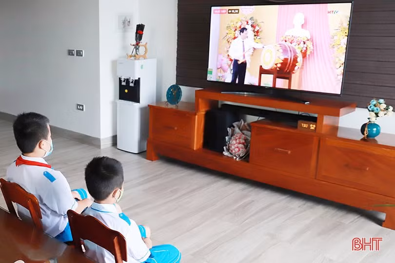 Các địa phương ở Hà Tĩnh khai giảng năm học mới 2021 - 2022 qua màn hình tivi