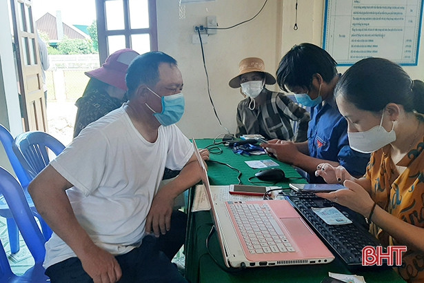 Linh hoạt vận động người dân Thạch Hà tham gia BHYT, BHXH