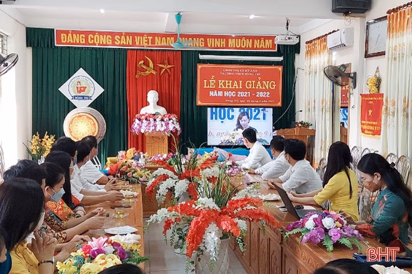 Các địa phương ở Hà Tĩnh khai giảng năm học mới 2021 - 2022 qua màn hình tivi