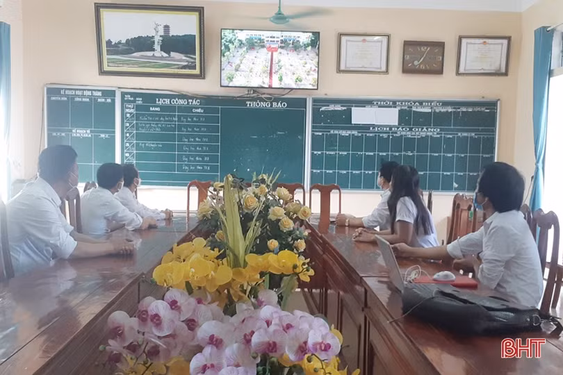 Các địa phương ở Hà Tĩnh khai giảng năm học mới 2021 - 2022 qua màn hình tivi