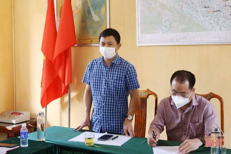 Lộc Hà, Cẩm Xuyên cần siết chặt hơn nữa công tác phòng, chống dịch tại cảng cá, bến cá