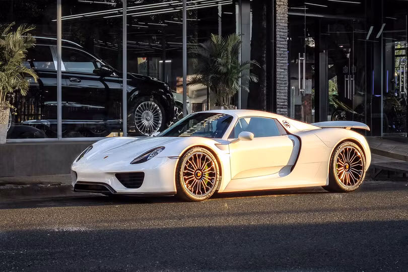 Những mẫu ôtô giá 50-100 tỷ đồng tại Việt Nam