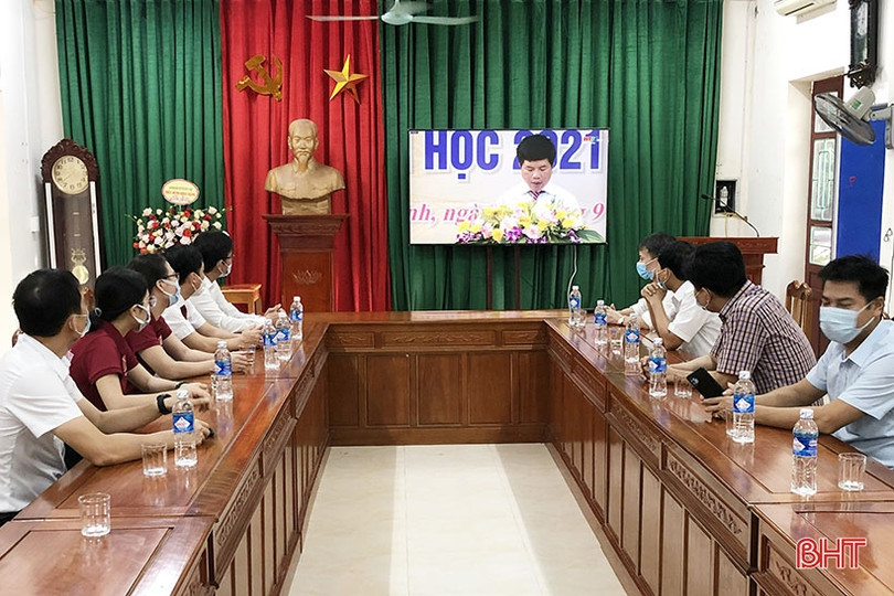 Các địa phương ở Hà Tĩnh khai giảng năm học mới 2021 - 2022 qua màn hình tivi ảnh 30 Các địa phương ở Hà Tĩnh khai giảng năm học mới 2021 - 2022 qua màn hình tivi