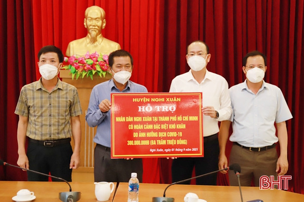 Trao 300 triệu đồng hỗ trợ người dân Nghi Xuân tại TP Hồ Chí Minh