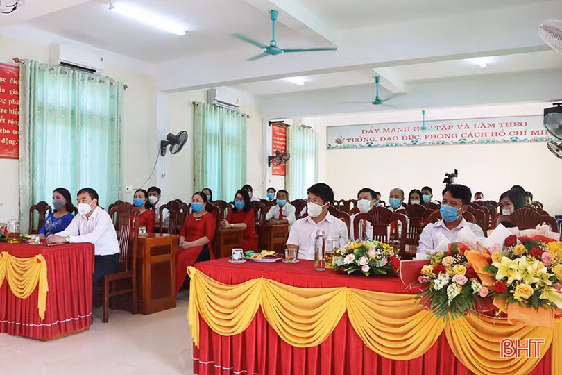 Các địa phương ở Hà Tĩnh khai giảng năm học mới 2021 - 2022 qua màn hình tivi