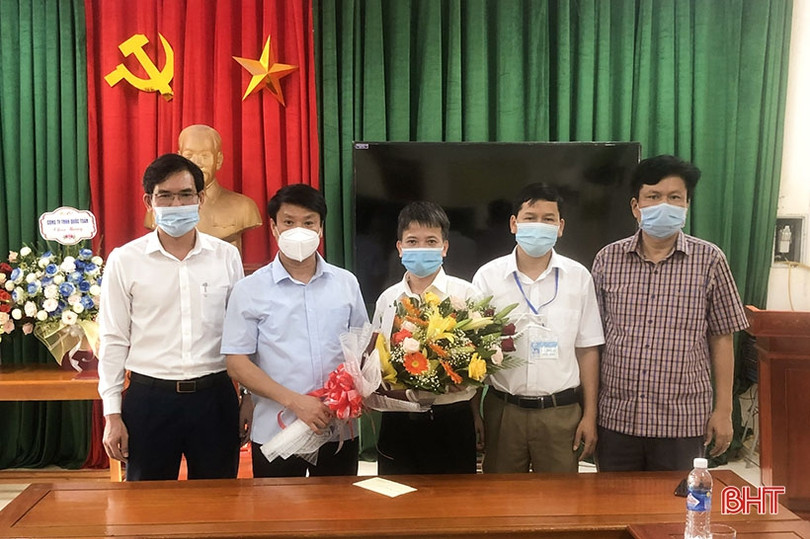 Các địa phương ở Hà Tĩnh khai giảng năm học mới 2021 - 2022 qua màn hình tivi ảnh 29 Các địa phương ở Hà Tĩnh khai giảng năm học mới 2021 - 2022 qua màn hình tivi