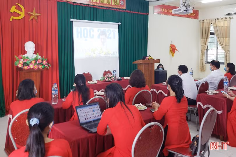 Các địa phương ở Hà Tĩnh khai giảng năm học mới 2021 - 2022 qua màn hình tivi