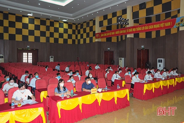 Hương Khê thông qua một số chính sách về giáo dục, nông nghiệp