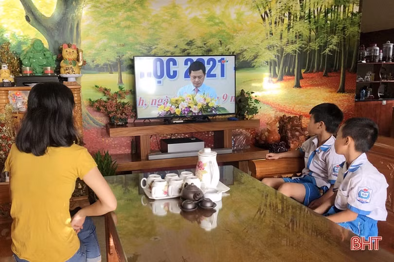 Các địa phương ở Hà Tĩnh khai giảng năm học mới 2021 - 2022 qua màn hình tivi