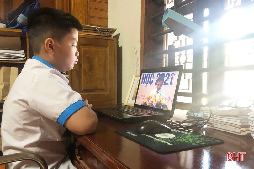 Các địa phương ở Hà Tĩnh khai giảng năm học mới 2021 - 2022 qua màn hình tivi ảnh 31 Các địa phương ở Hà Tĩnh khai giảng năm học mới 2021 - 2022 qua màn hình tivi
