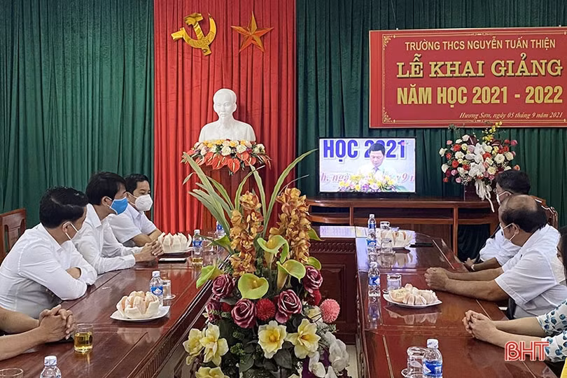 Các địa phương ở Hà Tĩnh khai giảng năm học mới 2021 - 2022 qua màn hình tivi