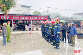 Cận Tết, ngăn “bà hỏa” đe doạ chợ truyền thống
