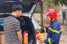Làm gì nếu bạn gặp sự cố cháy xe ô tô?