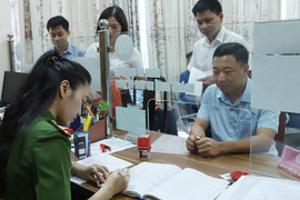 Công an Hà Tĩnh hoàn thành bàn giao con dấu cho các đơn vị cấp xã mới
