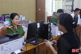 Tập trung cao trong cấp đổi thẻ đảng viên ở phường trung tâm Hà Tĩnh