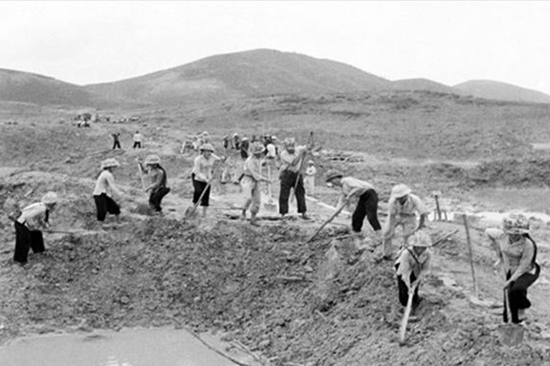 Có một Hà Tĩnh trong “Khoảng trời, hố bom” của Lâm Thị Mỹ Dạ