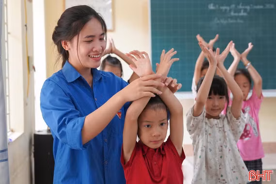 Gieo mầm tri thức, chắp cánh tuổi thơ nơi vùng biên